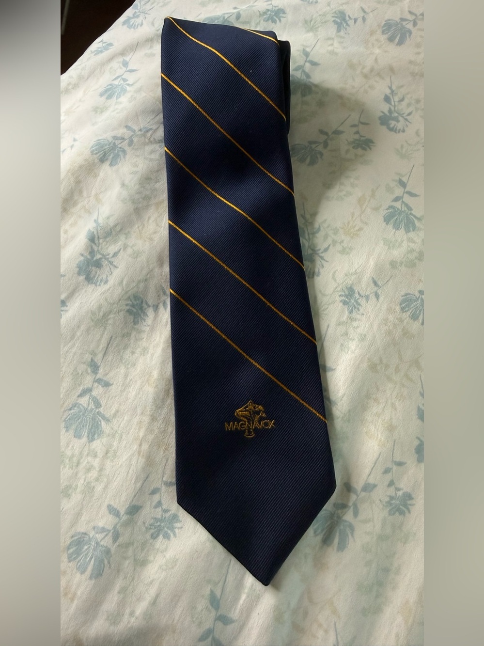 GIVENCHY GENTLEMEN PARIS Luxury Vintage Navy Silk Blend Tie | MAGNAVOX Logo